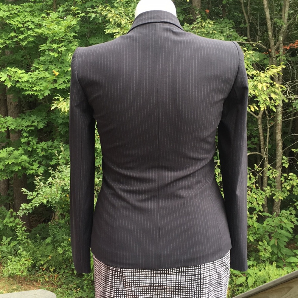 Tahari pinstriped suit jacket size 8 - Picture 4 of 6